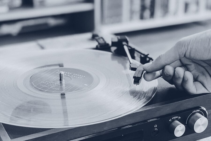 Giradischi vintage, simbolo dell'audio analogico